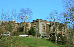 希尔中学
The Hill School 

位于宾州东南部小镇 Pottstown。培养的是能胜任大学、职场和生活中其他挑战的**人才。学校强调培养学生的领导才能，责任心以及谦恭有礼。一直致力于追求**的学术成就。